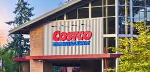 Exterior de la entrada de la tienda Costco